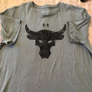 Used Men's XL Under Armour Project Rock t-shirt. Smoke Free home.